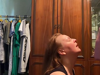 Домашний анал в гостях у соседки Наташки, дает в жопу только так!